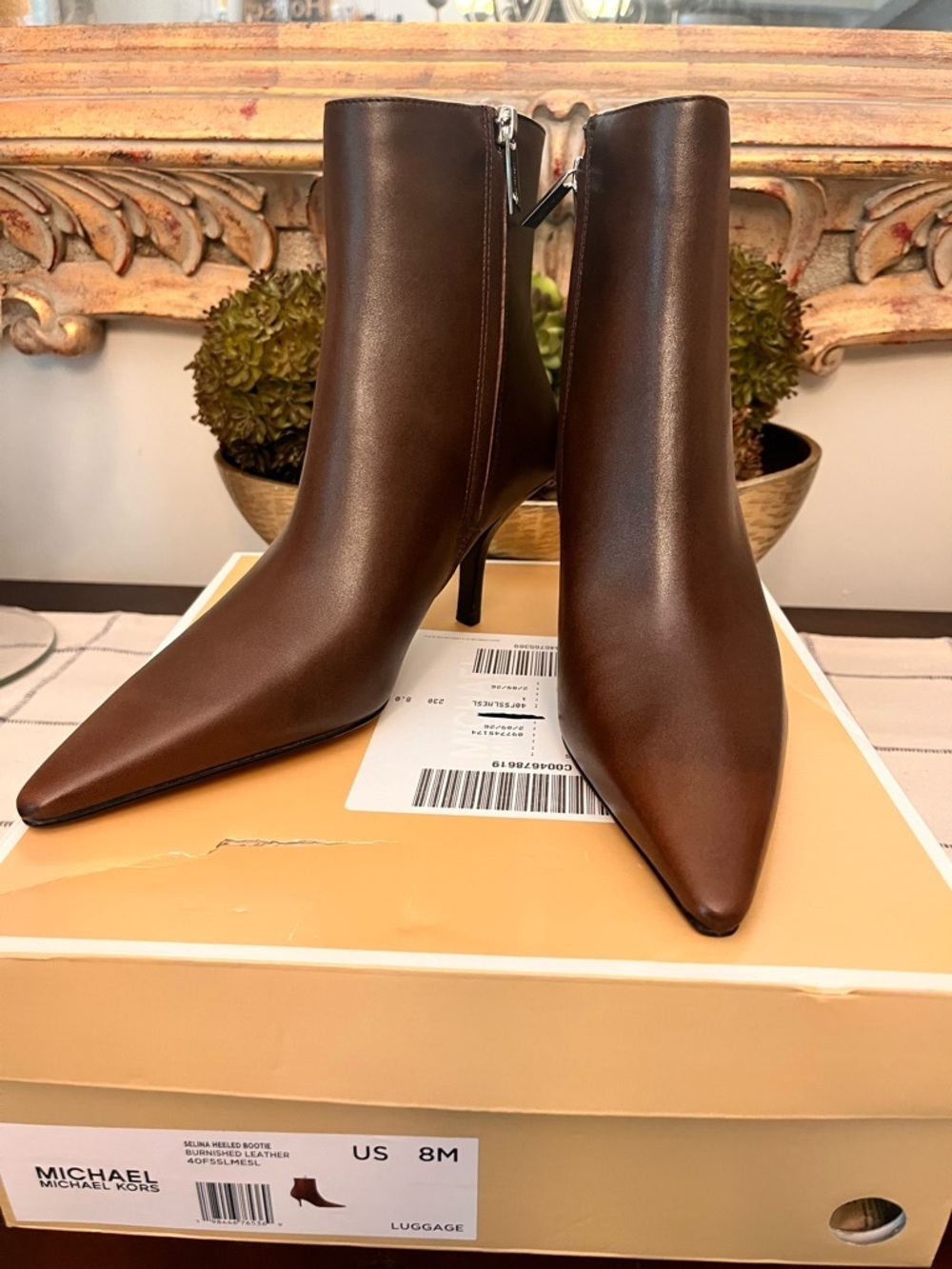 NIB Michael Kors Sze 8 Chocolate Brown Leather Pointed Toe Ankle Boots Sexy Chic